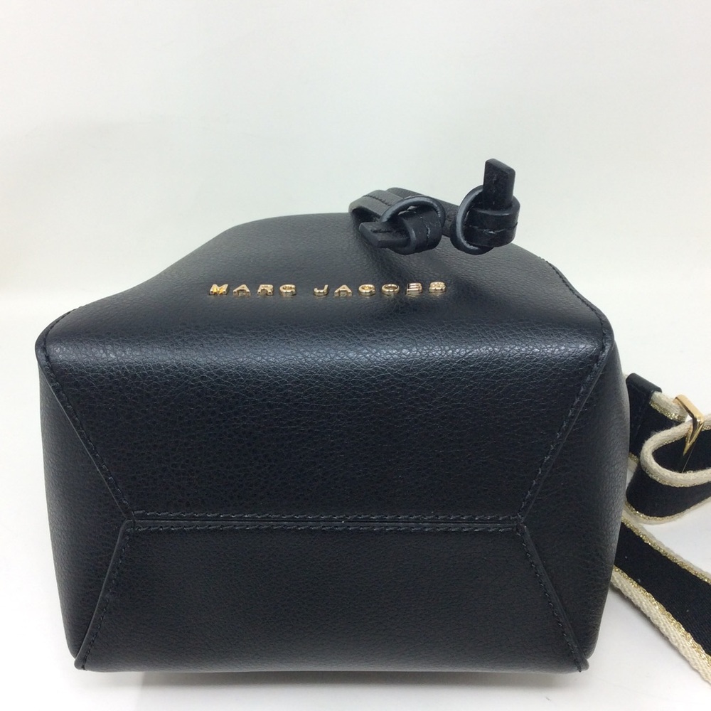 ✨ Authentic Marc Jacobs The Bucket Bag Logo Plaque Drawstring Woven Strap Black - Picture 9 of 16